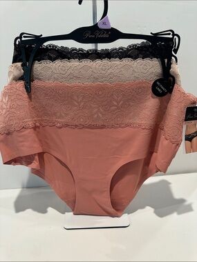 NWT Prima Valentina No Line Bikini Panties with Lace Waistline. Size XL